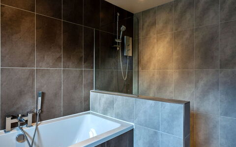 Lake View: Mur, Sol, Luminaire Plomberie, Sol, Salle De Bains, Design Intérieur, Baignoire, Plomberie, Composite, Robinet