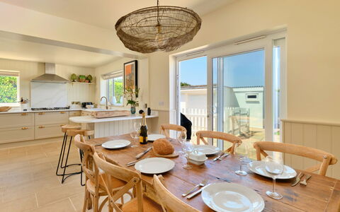 The Coast House: Meubles, Bois, Sol, Design Intérieur, Table, Table Cuisine Et Salle A Manger, Sol, Chaise, Plafond, Salle À Manger