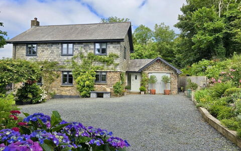 Thyme Bank: Arbuste, Maison, Chalet, Toit, Domicile, Jardin, Biens, Allée, Ferme
