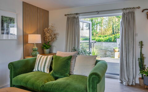 Thyme Bank: Meubles, Design Intérieur, Mur, Canapé, Bois, Salon, Sol, Domicile, Textile, Pièce