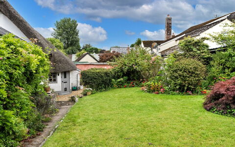 Okehampton 619: Maison, Arbuste, Toit, Chalet, Domicile, Jardin, Couverture De Sol, Aménagement Paysager, Cour