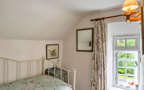 Okehampton 619: Meubles, Design Intérieur, Mur, Lit, Chambre, Bois, Plafond, Pièce, Sol, Sol