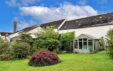 Okehampton 619: Herbe, Arbuste, Maison, Toit, Jardin, Domicile, Chalet, Lot Terre, Pelouse