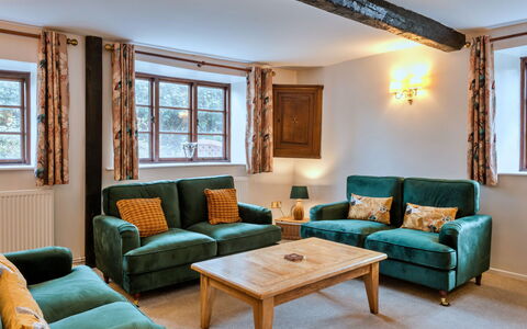 Town Farm Cottage: Meubles, Design Intérieur, Canapé, Bois, Plafond, Pièce, Sol, Domicile, Salon, Éclairage