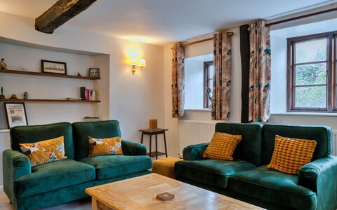 Town Farm Cottage: Meubles, Design Intérieur, Canapé, Mur, Sol, Bois, Pièce, Sol, Salon, Table