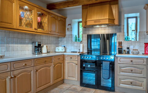 Town Farm Cottage: Cuisine, Cabinetry, Comptoir, Appareil De Cuisine, Design Intérieur, Sol, Principaux Appliance, Meubles, Bois, Cuisinière