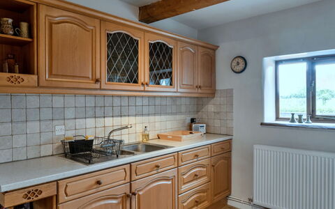 Town Farm Cottage: Cuisine, Cabinetry, Comptoir, Bois, Sol, Design Intérieur, Appareil De Cuisine, Meubles, Placard, Tiroir