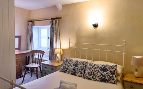 Syncocks Farm Cottage: Lit, Meubles, Mur, Chambre, Design Intérieur, Sol, Bois, Literie, Sol, Drap De Lit