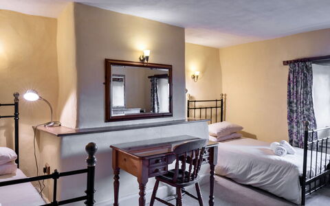 Syncocks Farm Cottage: Meubles, Mur, Design Intérieur, Lit, Sol, Sol, Plafond, Chambre, Pièce, Éclairage