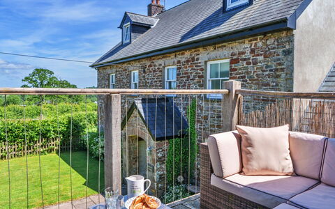 Little Norley: Domicile, Chalet, Biens, Ferme, Villa, Cour, Eco Hôtel, Clôture, Porche, Arrière-Cour