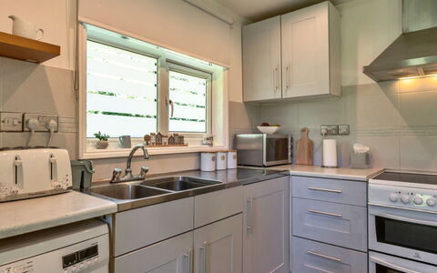 Brockwood: Appareil De Cuisine, Cuisine, Comptoir, Cabinetry, Principaux Appliance, Électroménager, Design Intérieur, Cuisinière, Evier, Le Fourneau