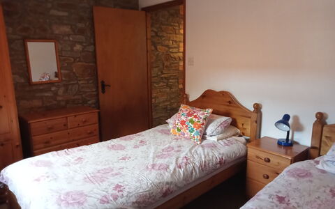 Halcyon Cottage, Stowford: Lit, Chambre, Drap De Lit, Literie, Bois, Meubles, Sol, Textile, Linge, Sol