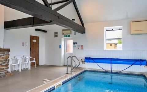Tarka'S Holt Log Cabin, Stowford: Sol, Sol, Plafond, Piscine, Dur, Tache De Bois, Recours, Daylighting