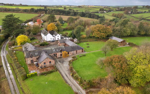 Tarka'S Holt Log Cabin, Stowford: Herbe, Arbre, Maison, Paysage, Plaine, Zone Rurale, Domicile, Lot Terre, Chalet