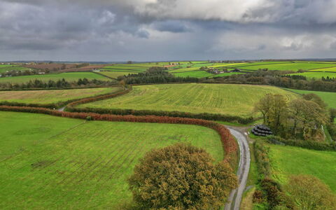 Tarquol Cottage, Stowford: Vert, Herbe, Paysage Naturel, Prairie, Champ, Plaine, Nuage, Paysage, Écorégion, Agriculture