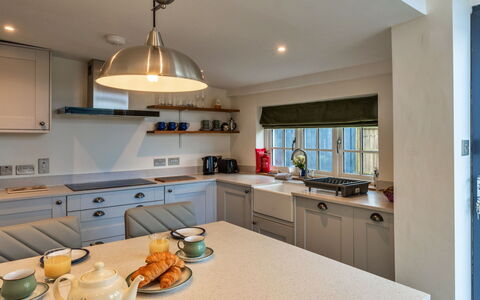 The Cottage at High Bickington: Design Intérieur, Comptoir, Meubles, Cuisine, Appareil De Cuisine, Cabinetry, Sol, Plafond, Bois, Luminaire
