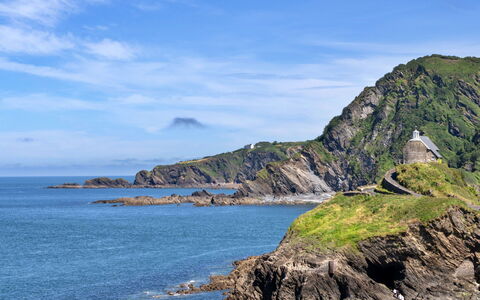Sea Views Apartment in Ilfracombe: L'Eau, Côte, Roche, Cotiers Et Relief Océaniques, Promontoire, Mer, Terrain, Paysage Naturel, Promontoire, Montagnes