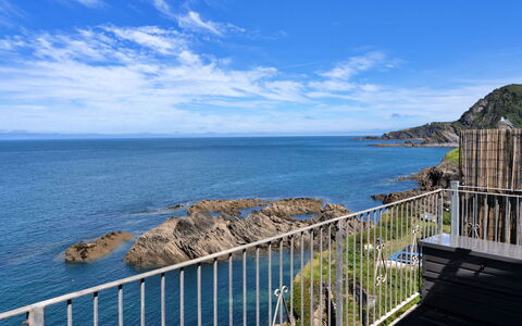 Sea Views Apartment in Ilfracombe: Côte, Mer, Cotiers Et Relief Océaniques, Terrain, Océan, Rive, Promontoire, Promontoire, Baie