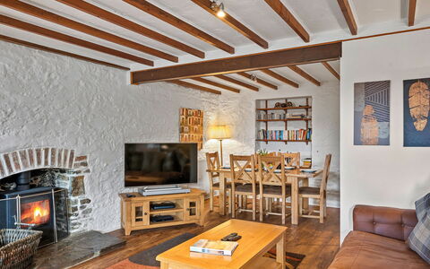 The Old School House at Instow: Mur, Bois, Plafond, Sol, Design Intérieur, Meubles, Pièce, Salon, Canapé, Dur