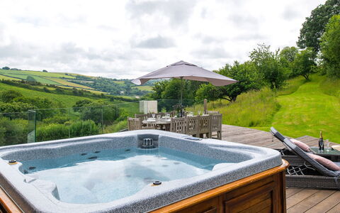 Coulscott Old Barn: Piscine, Recours, Eco Hôtel, Jacuzzi, Baignoire, Biens, Aménagement Paysager, Ferme, Luminaire Plomberie