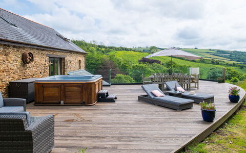 Coulscott Old Barn: Meubles, Mobilier De Jardin, Nuage, Lot Terre, Plate-Forme, Piscine, Chalet, Patio, Jardin, Tableau De Plein Air
