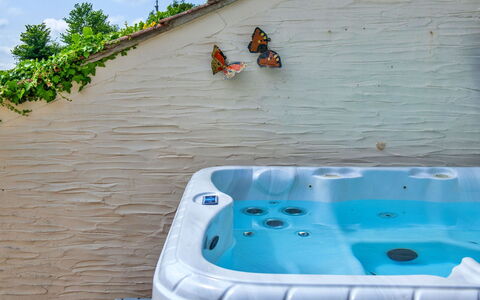 Coulscott Aylesbury Cottage: Baignoire, Composite, Luminaire Plomberie, Piscine, Jacuzzi, Pot De Fleur, Plante D'Appartement, Mobilier De Jardin, Caractéristique De L'Eau