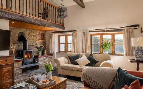 Coulscott Farmhouse: Meubles, Design Intérieur, Bois, Canapé, Pièce, Plafond, Sol, Salon, Domicile, Sol