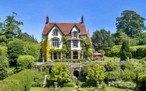 The Lost Manor: Arbuste, Maison, Jardin, Domicile, Architecture, Lot Terre, Biens, Couverture De Sol, Manoir