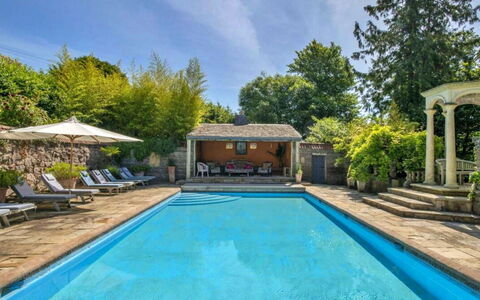 The Lost Manor: Piscine, Bleu, Recours, Caractéristique De L'Eau, Biens, Eco Hôtel, Composite, Ombre, Loisir, Mobilier De Jardin