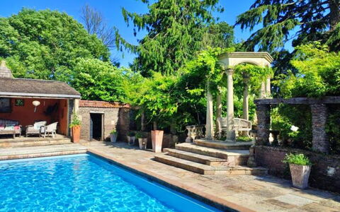 The Lost Manor: Bleu, Piscine, Loisir, Recours, Ombre, Caractéristique De L'Eau, Jardin, Eco Hôtel, Aménagement Paysager, Hacienda