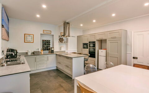 Wallingbrook Lodge: Cuisine, Cabinetry, Comptoir, Design Intérieur, Appareil De Cuisine, Meubles, Sol, Sol, Bois, Principaux Appliance