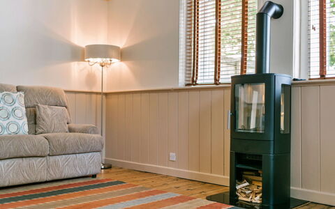 Wallingbrook Lodge: Meubles, Sol, Bois, Design Intérieur, Sol, Éclairage, Parquet, Salon, Pièce, Tache De Bois