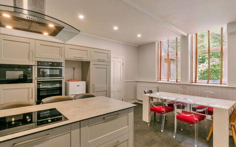 Wallingbrook Lodge: Cuisine, Sol, Design Intérieur, Bois, Plafond, Cabinetry, Sol, Comptoir, Meubles, Appareil De Cuisine