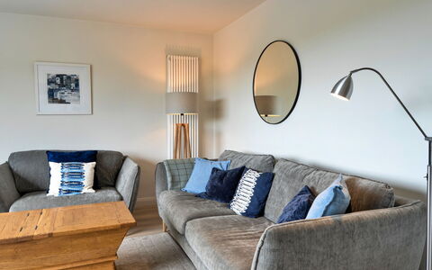 Paw'S Rest: Canapé, Meubles, Design Intérieur, Sol, Sol, Salon, Throw Pillow, Domicile, Coussin