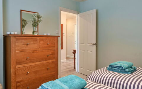 Paw'S Rest: Meubles, Bleu, Design Intérieur, Chambre, Lit, Bois, Sol, Sol, Tiroir, Pièce