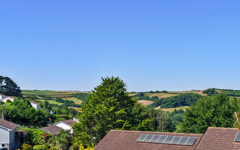 Paw'S Rest: Végétation, Arbuste, Maison, Zone Résidentielle, Toit, Domicile, Zone Rurale, Établissements Humains, Chalet, Jardin