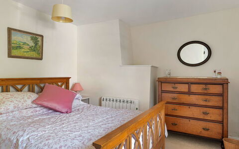 Filspholly: Meubles, Lit, Design Intérieur, Literie, Chambre, Mur, Drap De Lit, Sol, Sol, Pièce