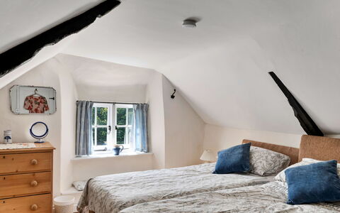 Filspholly: Chambre, Mur, Bois, Lit, Meubles, Domicile, Maison, Literie, Design Intérieur, Drap De Lit