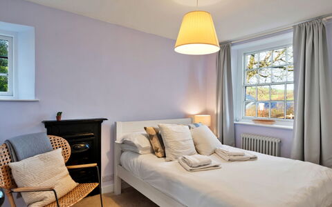 Horseshoe Cottage: Design Intérieur, Lit, Chambre, Meubles, Sol, Sol, Literie, Plafond, Bois, Drap De Lit