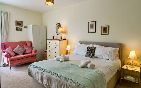 Westward Ho 604: Meubles, Lit, Design Intérieur, Chambre, Literie, Mur, Drap De Lit, Sol, Sol, Bois