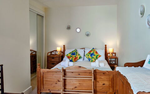 Westward Ho 604: Meubles, Design Intérieur, Mur, Sol, Chambre, Sol, Lit, Bois, Pièce, Plafond