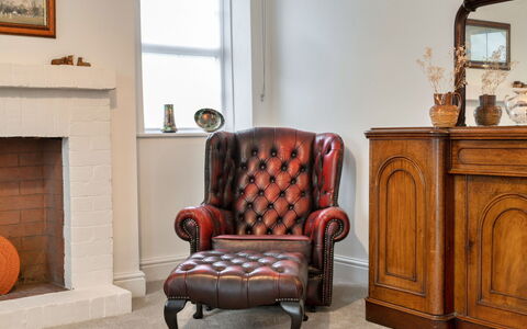 Hillside Rise: Meubles, Design Intérieur, Sol, Club Président, Chaise, Salon, Tache De Bois, Cuir, Dur, Antique