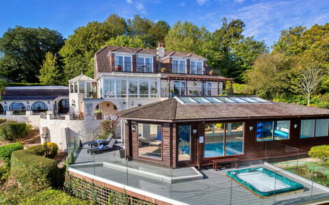 Cliff Lodge: Domicile, Maison, Toit, Zone Résidentielle, Biens, Chalet, Manoir, Jardin, Villa, Porche
