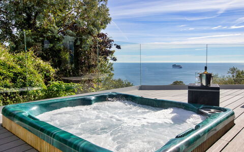 Cliff Lodge: L'Eau, Baignoire, Luminaire Plomberie, Piscine, Jacuzzi, Loisir, Recours, Mer, Eco Hôtel