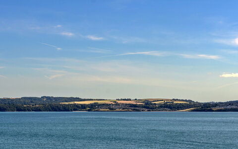 Harbour View: Ciel, Bleu, Ressources En Eau, L'Eau, Jour, Horizon, Plan D'Eau, Nuage, Voie Navigable