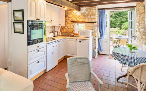 Lea Hill, Woodpecker: Meubles, Design Intérieur, Chaise, Table, Table Cuisine Et Salle A Manger, Plante D'Appartement, Cuisine, Cabinetry, Comptoir, Appareil De Cuisine