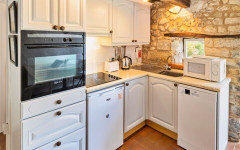Lea Hill, Woodpecker: Appareil De Cuisine, Cuisine, Principaux Appliance, Cabinetry, Design Intérieur, Comptoir, Meubles, Sol, Pièce, Robinet