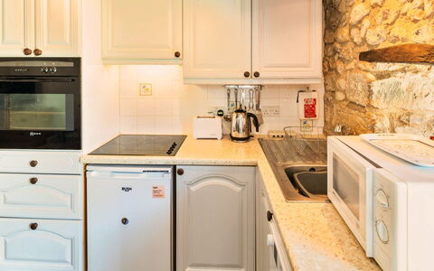 Lea Hill, Woodpecker: Appareil De Cuisine, Cuisine, Comptoir, Cabinetry, Principaux Appliance, Meubles, Design Intérieur, Évier, Sol, Électroménager