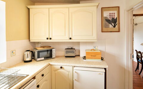 Lea Hill, Nuthatch: Comptoir, Cuisine, Appareil De Cuisine, Cabinetry, Design Intérieur, Principaux Appliance, Bois, Meubles, Sol, Éclairage
