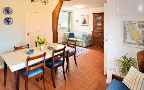 Lea Hill, Nuthatch: Meubles, Design Intérieur, Sol, Mur, Table, Sol, Bois, Chaise, Plafond, Salle À Manger